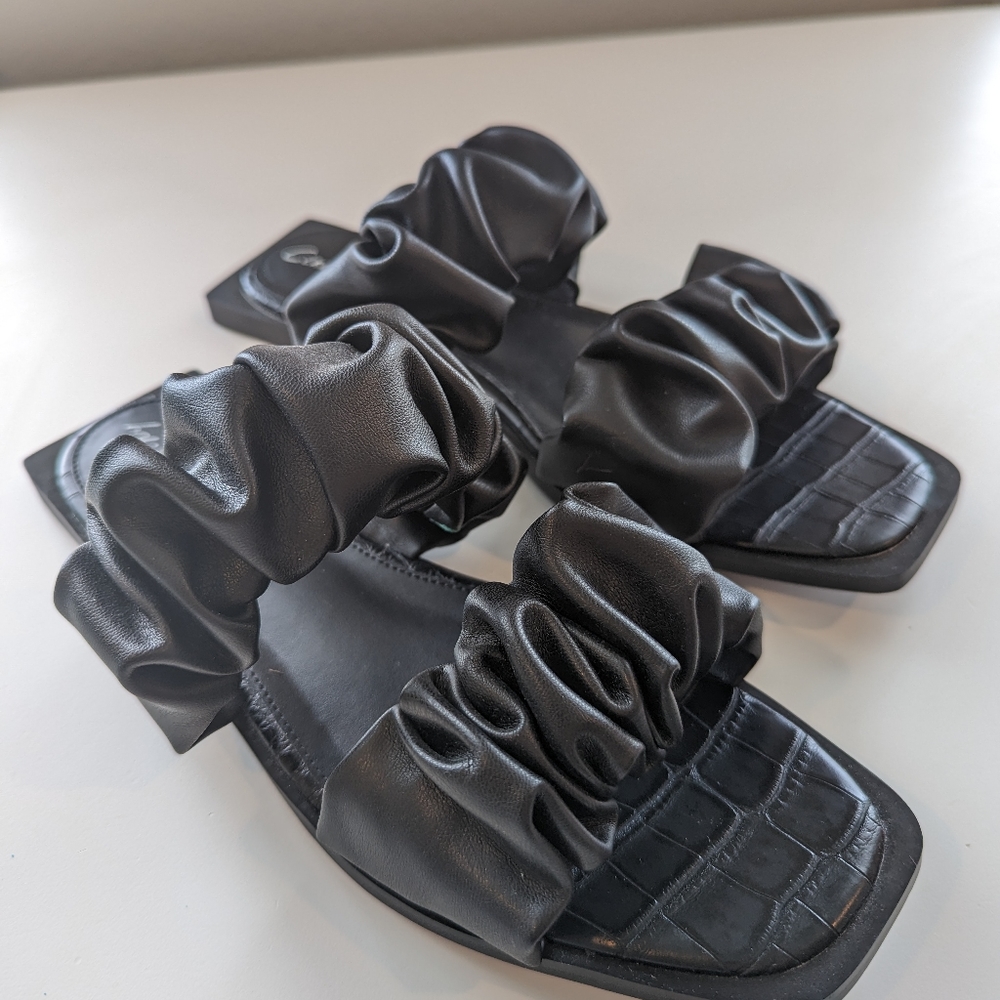 Circus by Sam Edelman Iggy Black Ruched Ruffled Sandals